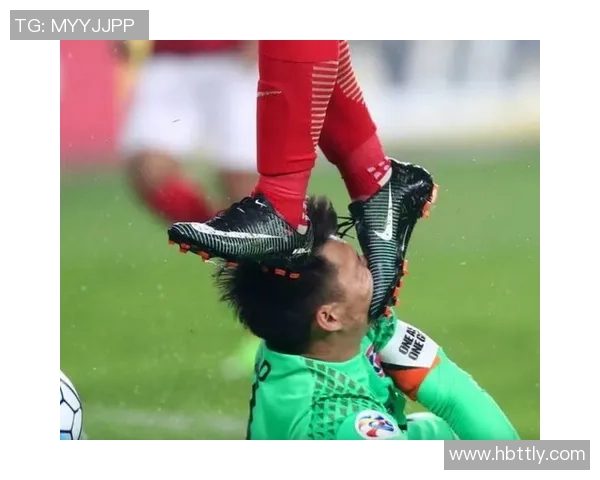 恶劣!海港名将亚冠遭对手鞋钉踩脸,主裁未掏红牌,名记:成心的 恶劣!海港名将亚冠遭对手鞋钉踩脸,主裁未掏红牌,名记:成心的